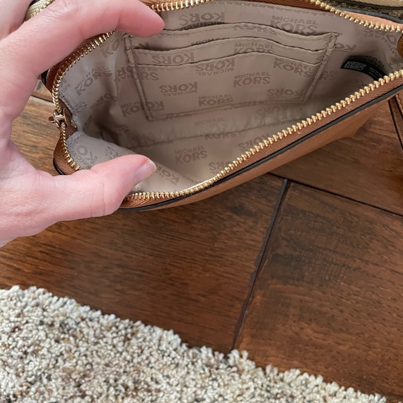 Michael Kors wristlet - Picture 4 of 5